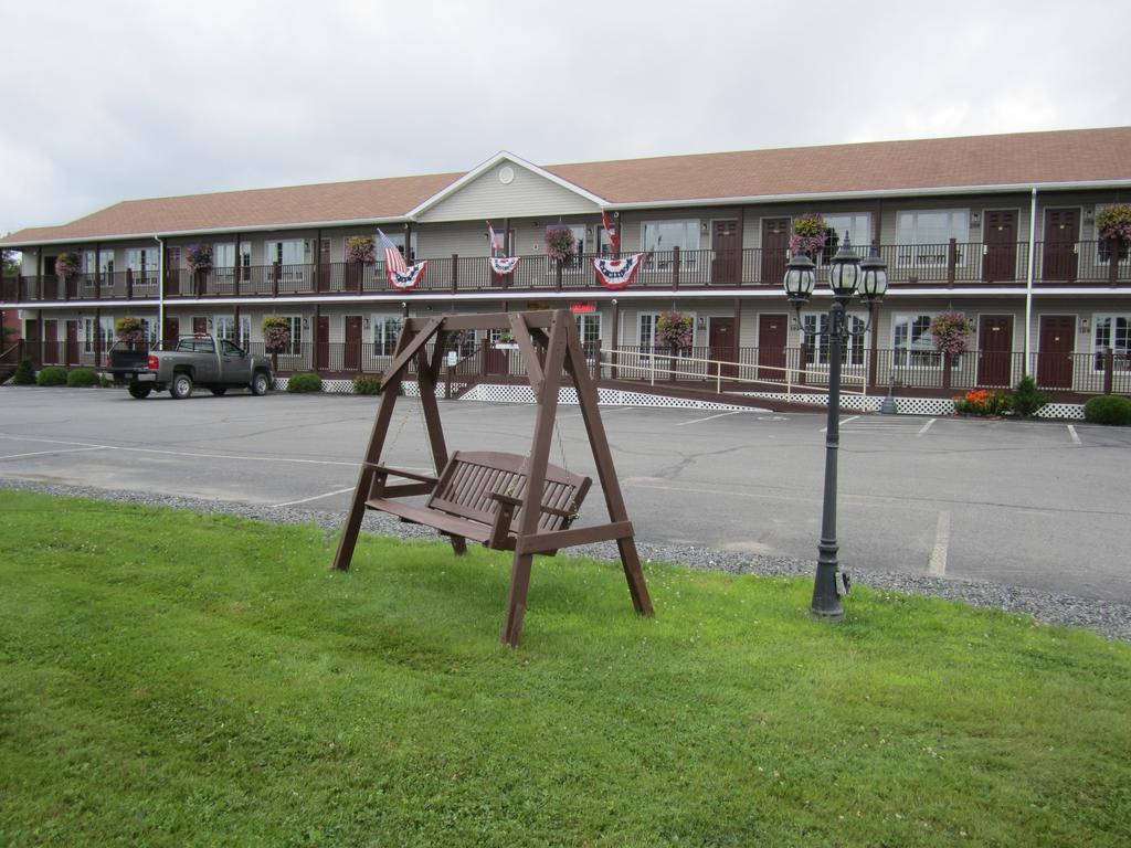 Jackman Bishops Country Inn Motel المظهر الخارجي الصورة